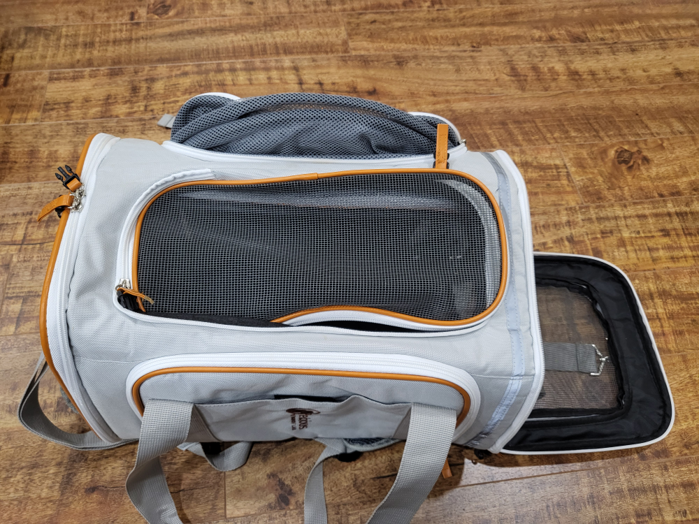 small pet traveling bag