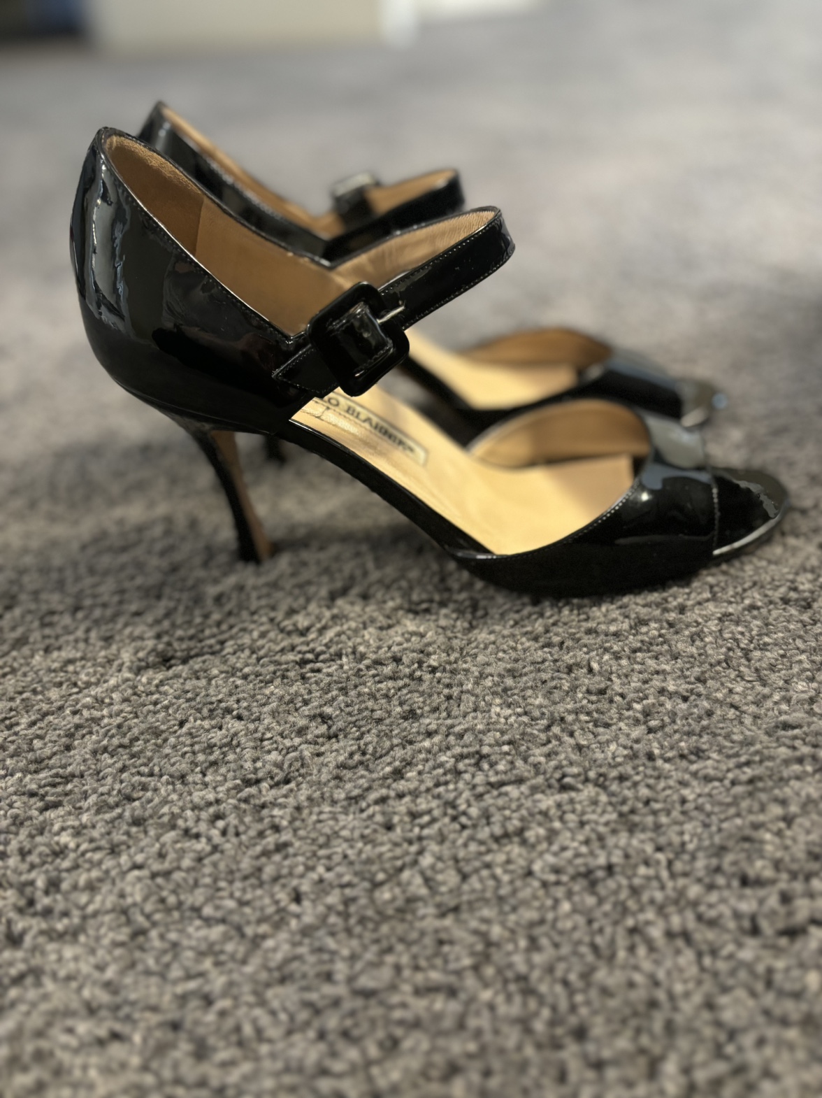 Manolo Blahnik Black Patent Leather Heels - photo 3