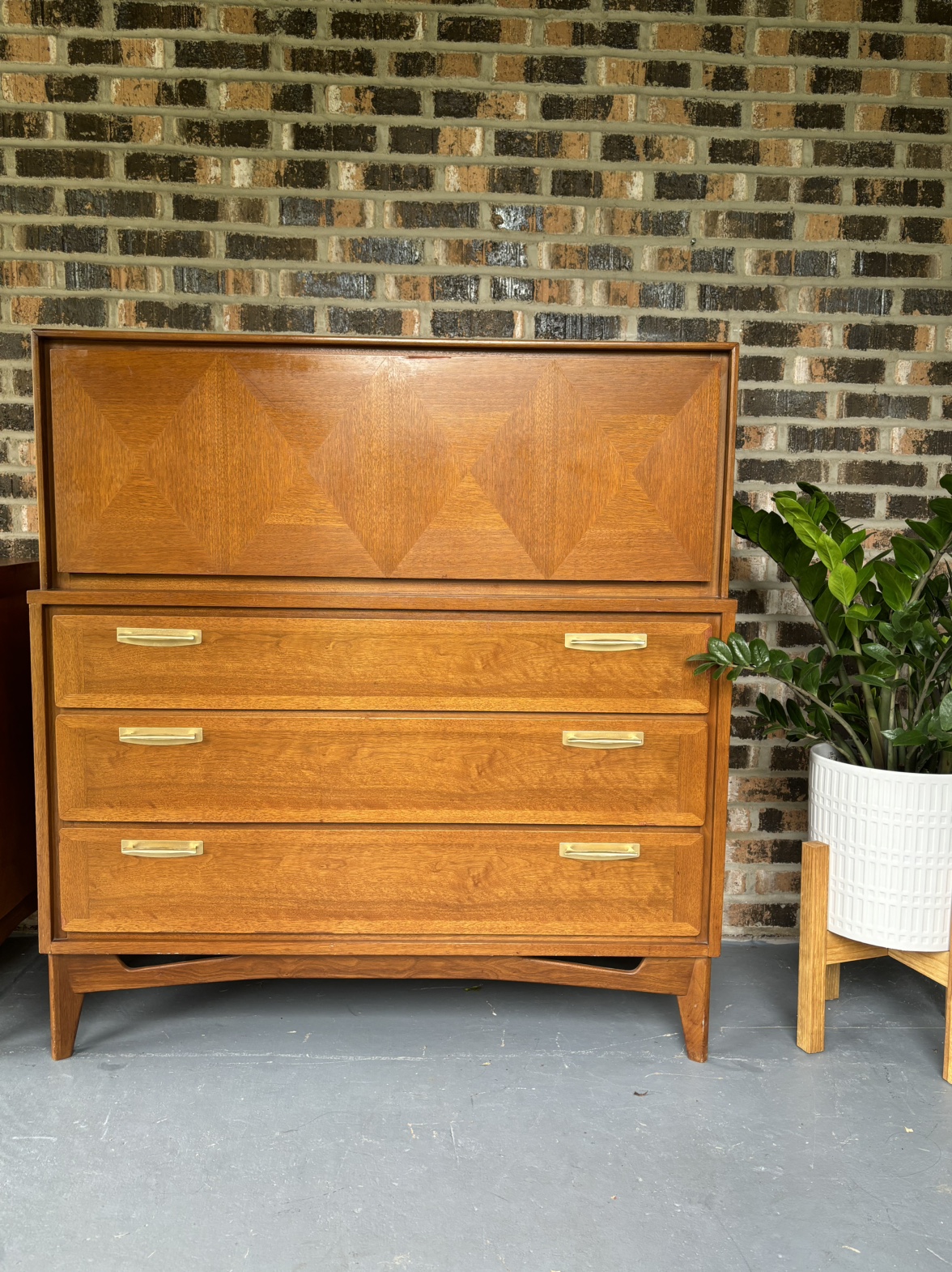 Mid Century Modern Dresser - photo 2