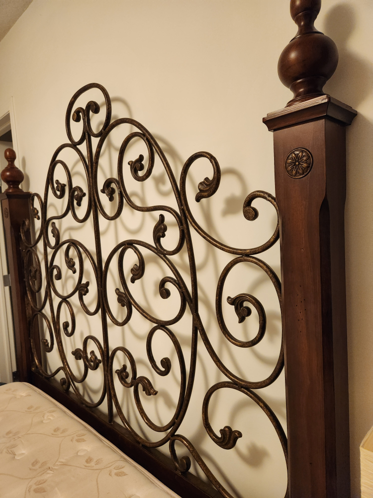 Queen Size Metal Bed Frame with Solid wood pillars