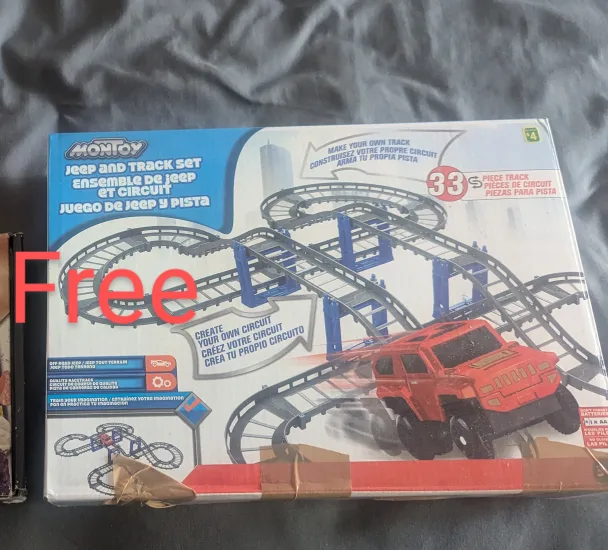 Montoy Jeep and Track Set thumbnail
