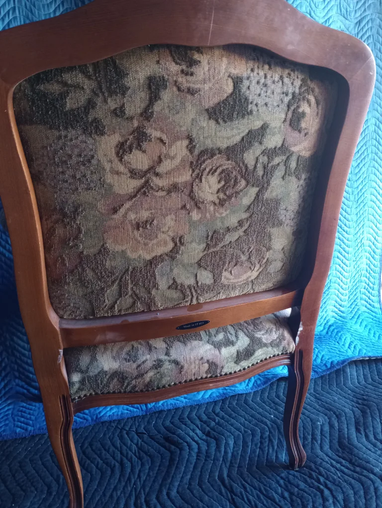 Vintage Armchair image indicator(2)