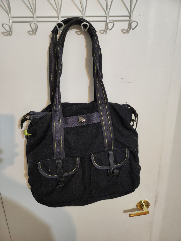 Lululemon Athletica Black and Green Tote Bag - photo 3