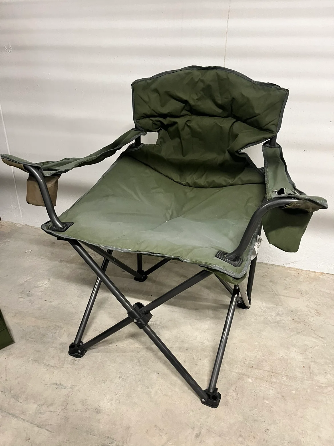 Folding Camping Chair with Cooler image indicator(2)