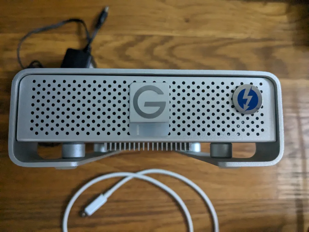 G-Technology G-Drive with Thunderbolt 4TB image indicator(2)