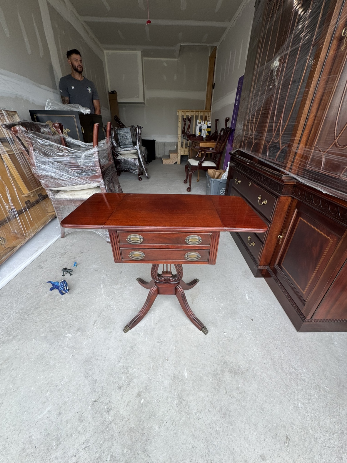 Pair of End Tables - photo 5