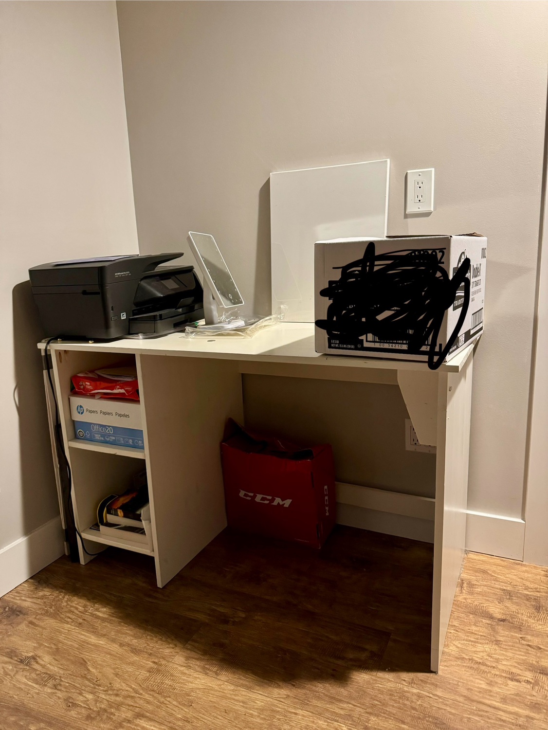 White Desk - photo 3