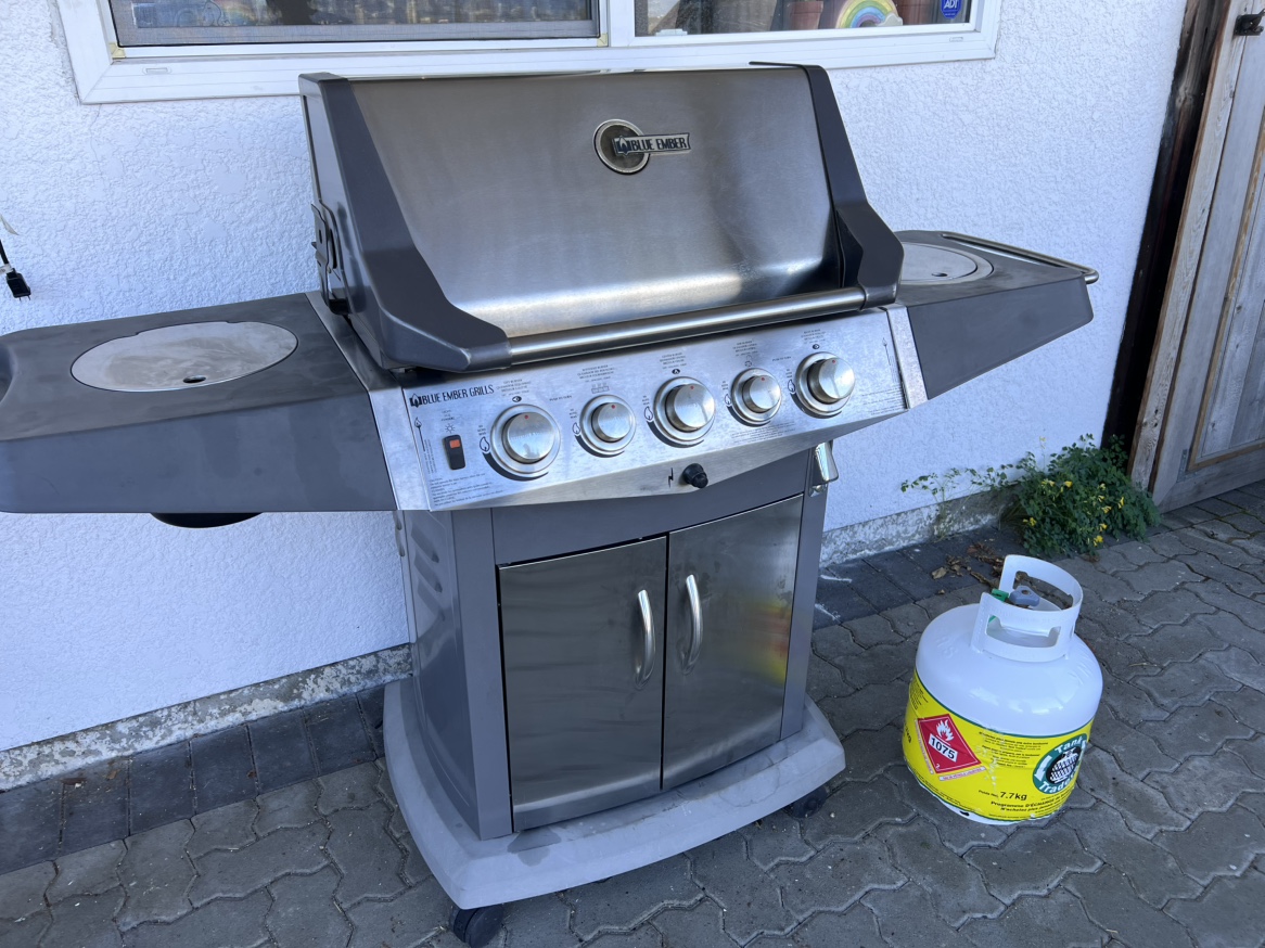 Ember Grills Propane BBQ - photo 2