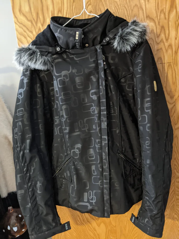 Sunice Women's Winter Jacket. size 10. pick up in Braeside SW thumbnail