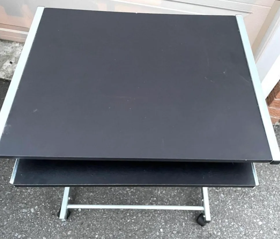 Black Computer Desk on Wheels image indicator(4)