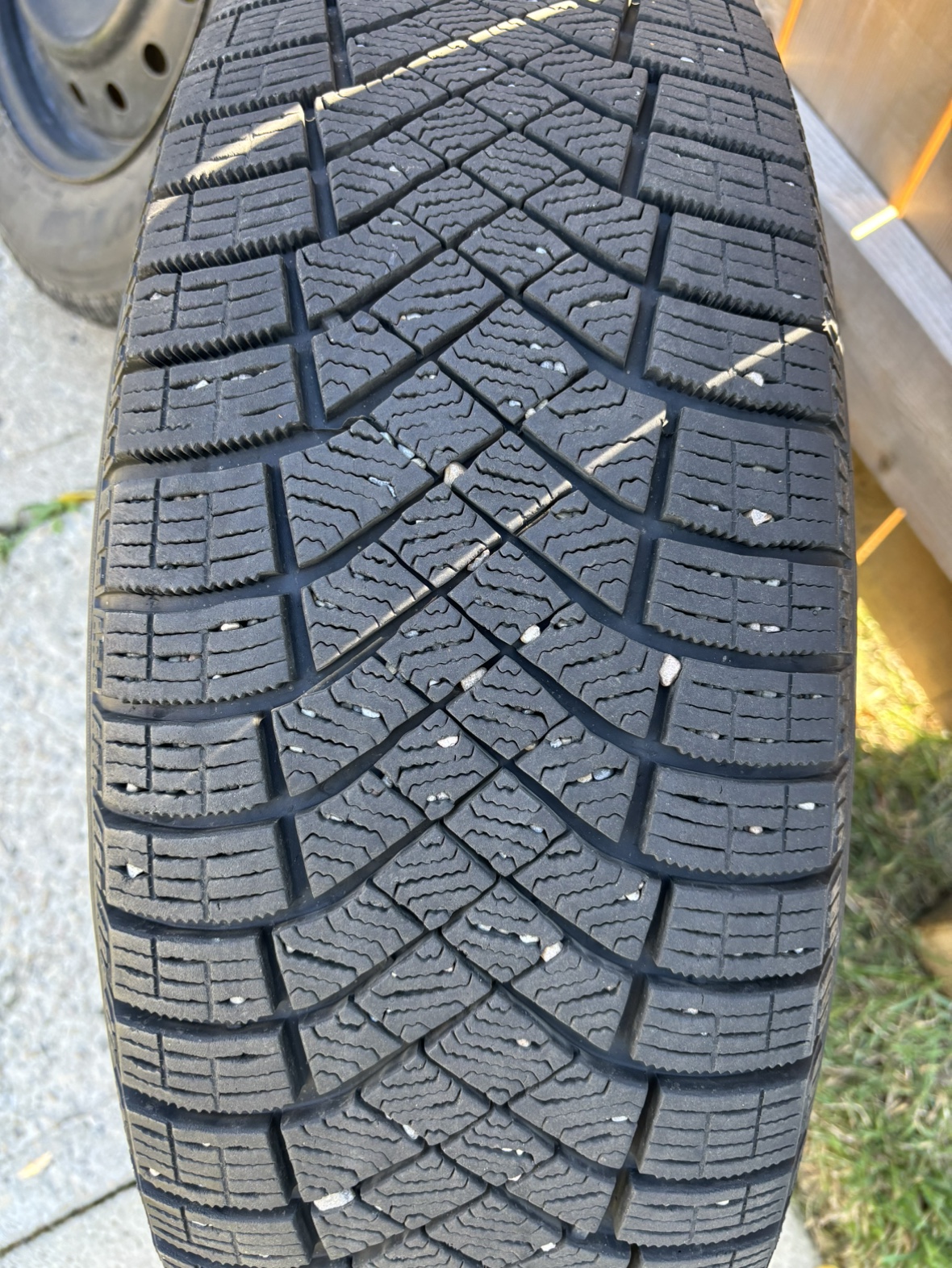 Set of 4 Pirelli Ice Zero Studded Winter Tires 225/65R17 - photo 4