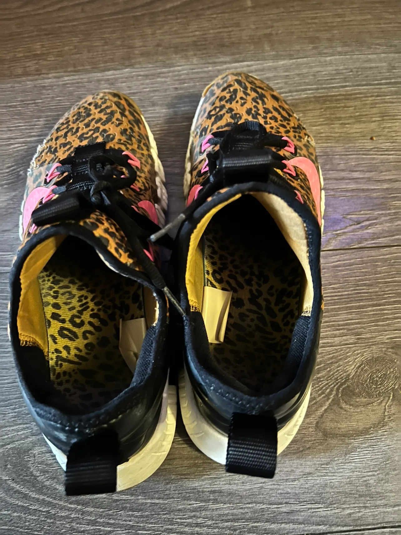 Nike Women's Metcon 5 Leopard Print Running Shoes image indicator(3)