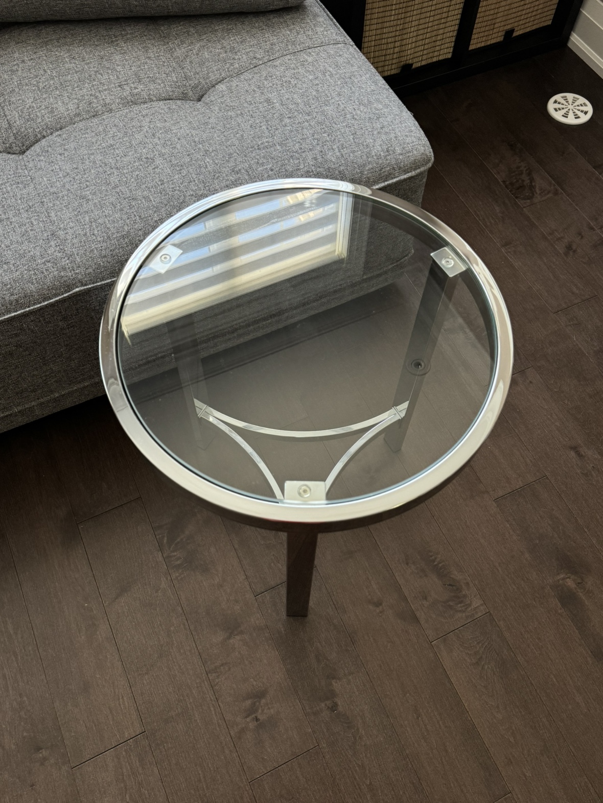 Round glass end table - photo 2