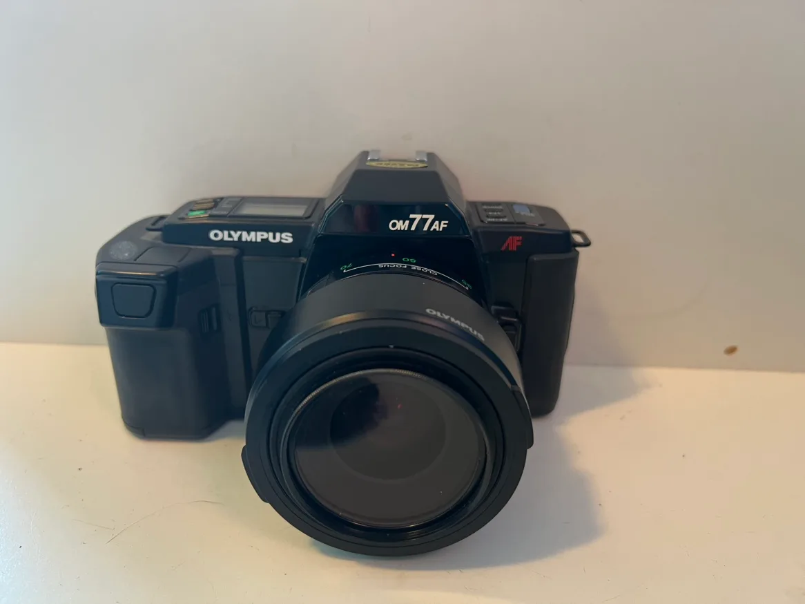Vintage Olympus OM 77 AF with 35-70mm Lens and Leather Cover image indicator(2)