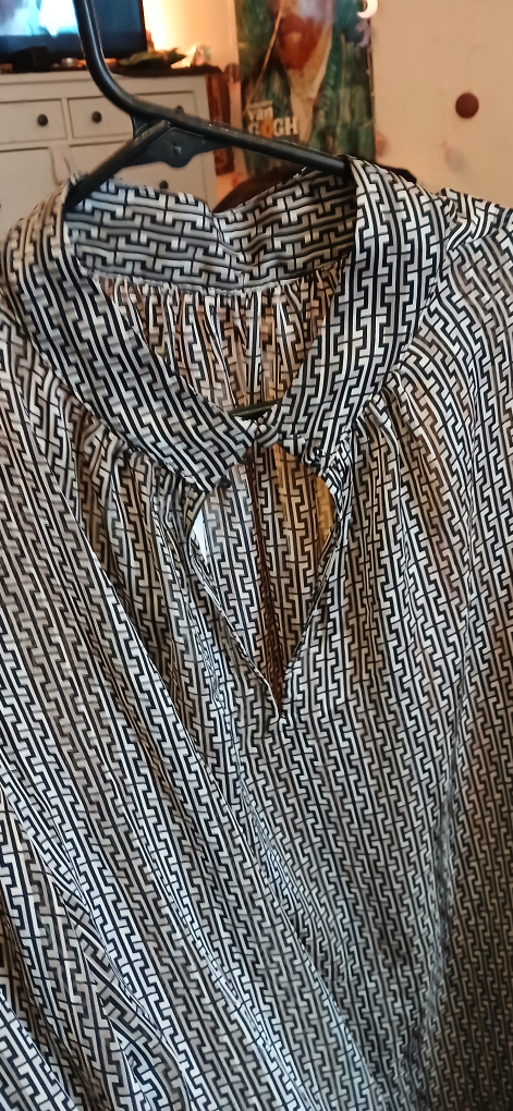 Black and White Geometric Print Blouse - photo 3