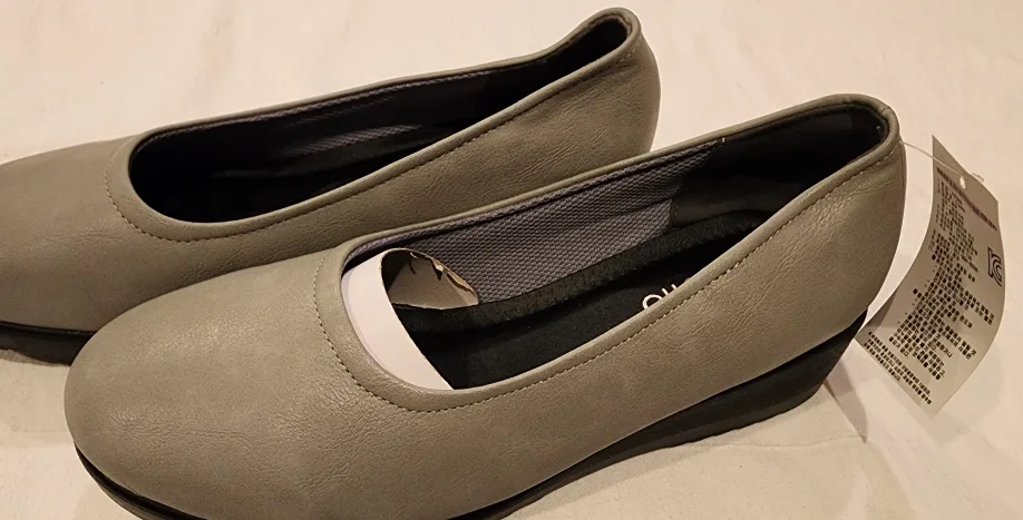 Opetto Grey Flats image indicator(3)