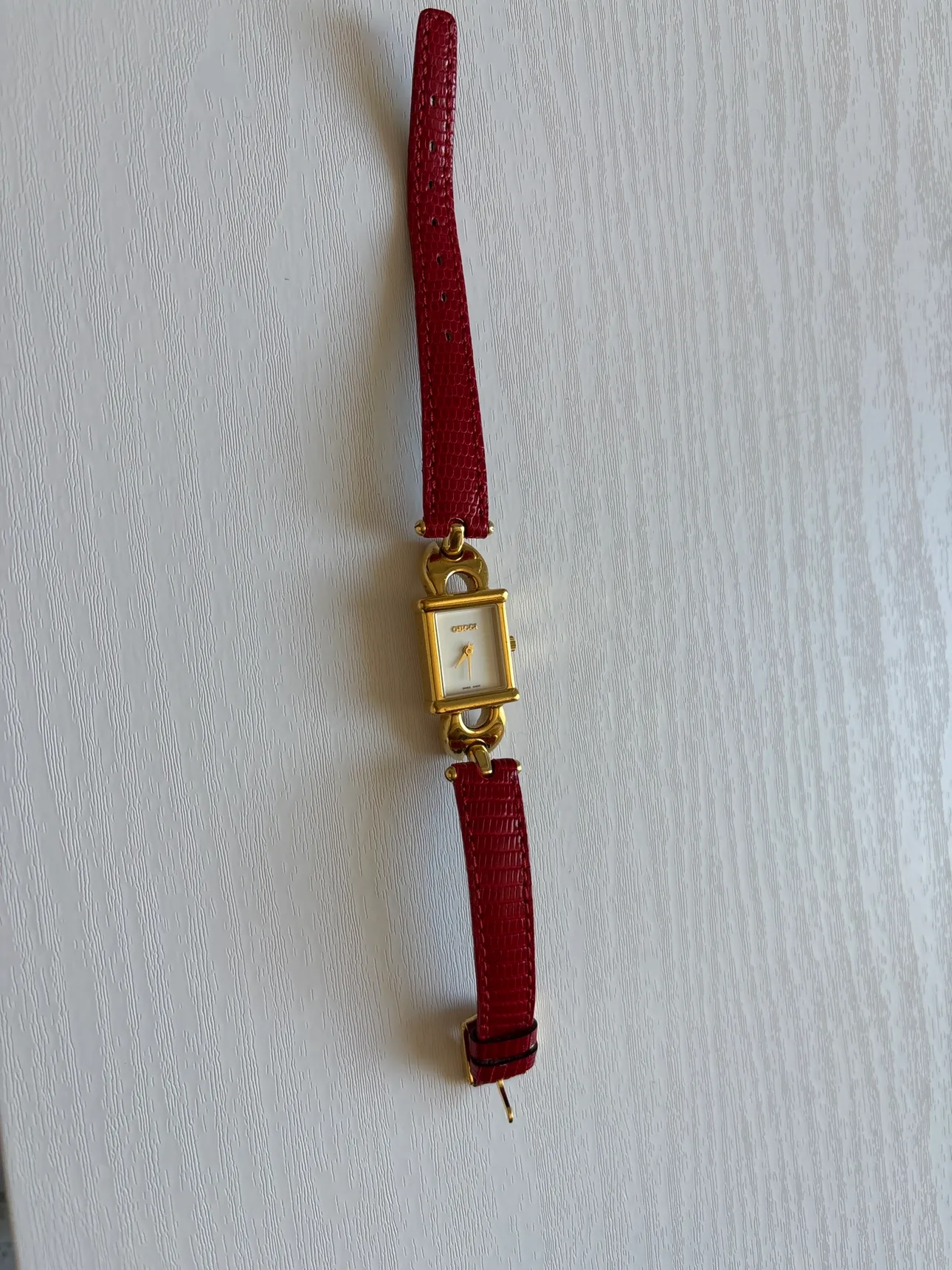 100% authentic Gucci Watch , red , black,gold quartz image indicator(2)