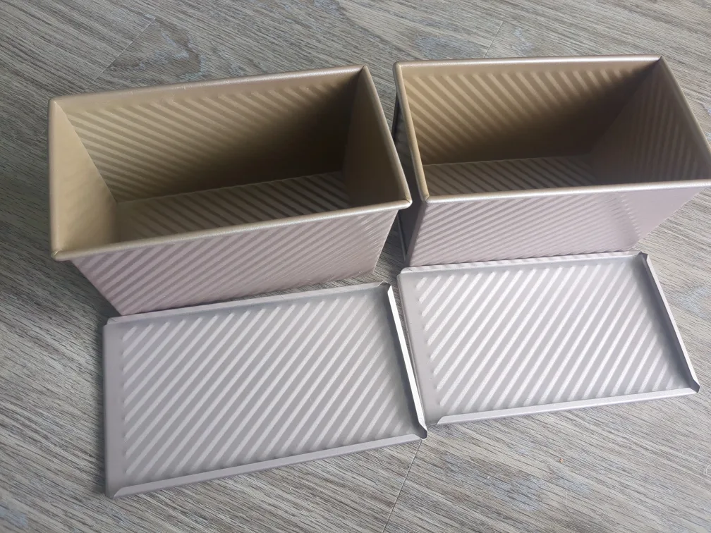 Set of 2 Loaf Pans image indicator(3)