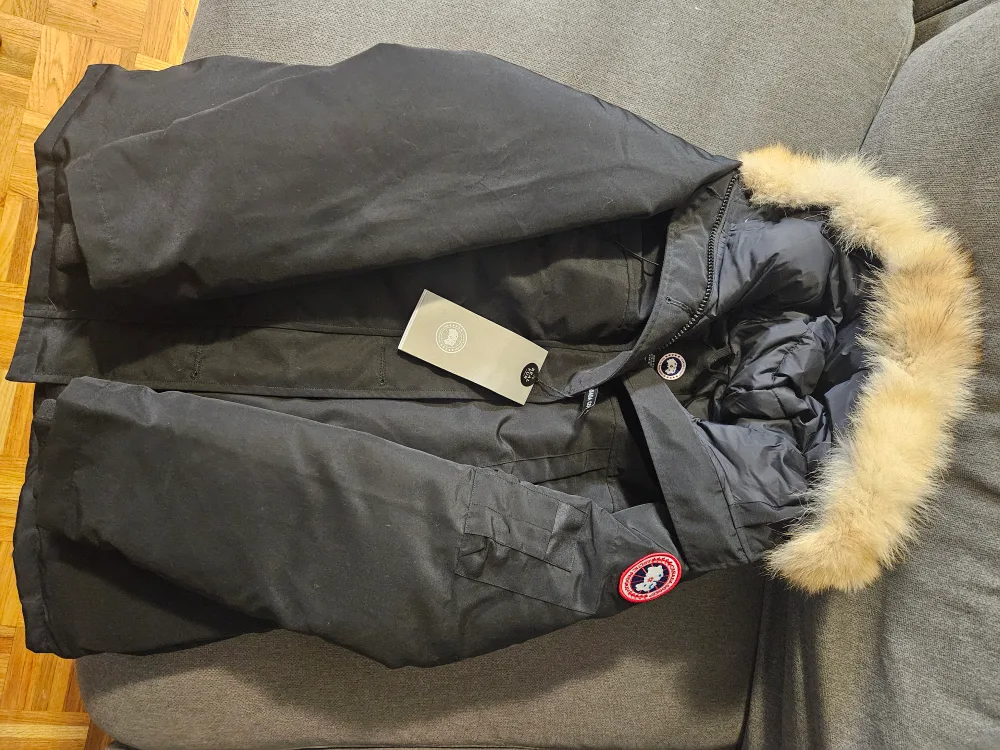 Canada Goose Unisex Black Winter Jacket image indicator(2)