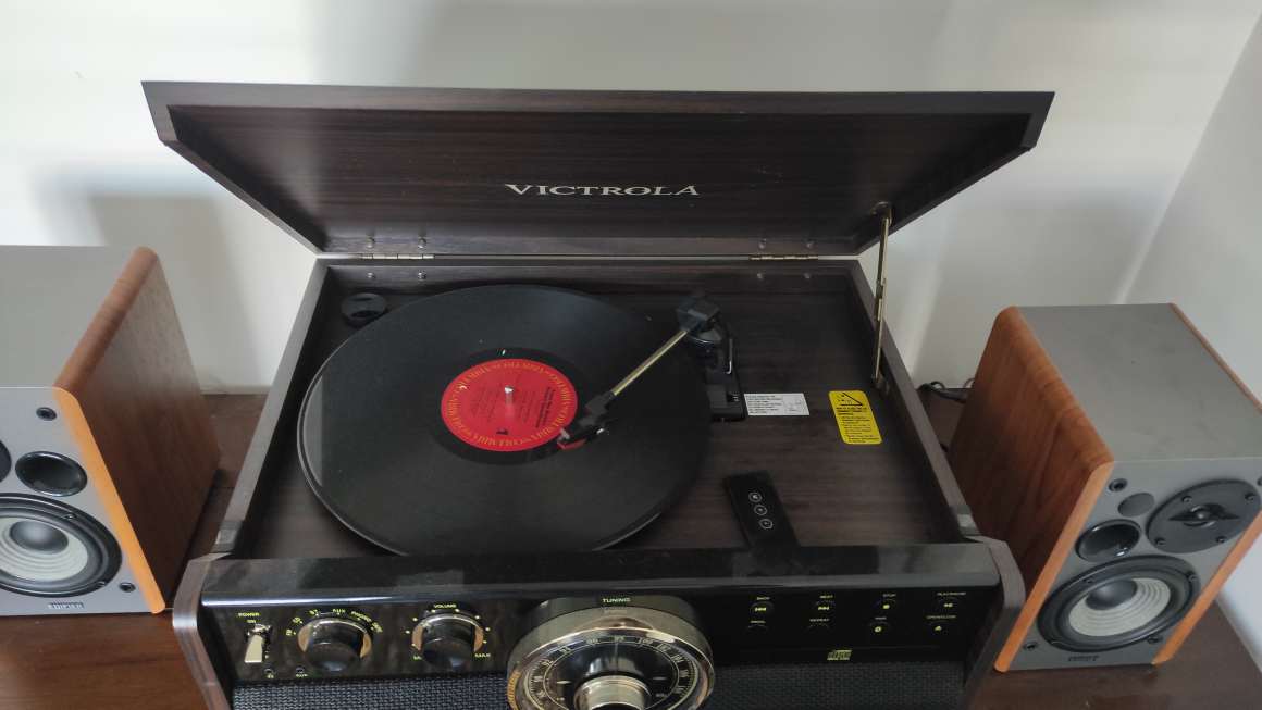 The Victrola 370B 7-in-1 Nostalgic Belt Drive Turntable - photo 3