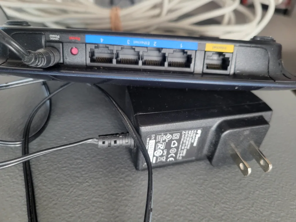 Cisco Linksys Wireless Router model WRT400N image indicator(2)