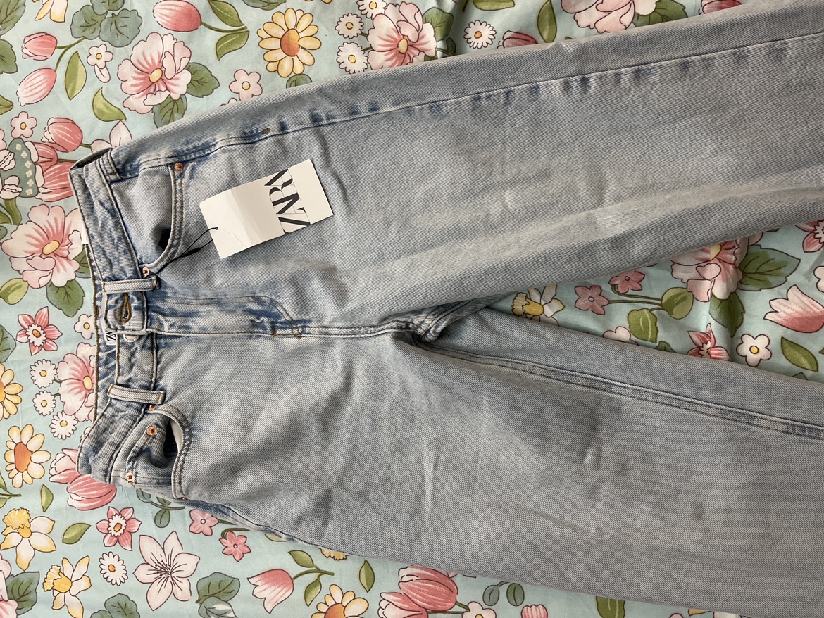 Zara Mom Fit Jeans with tag