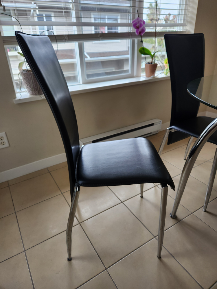 Moving sale!!! Glass dining table and four chairs - photo 3