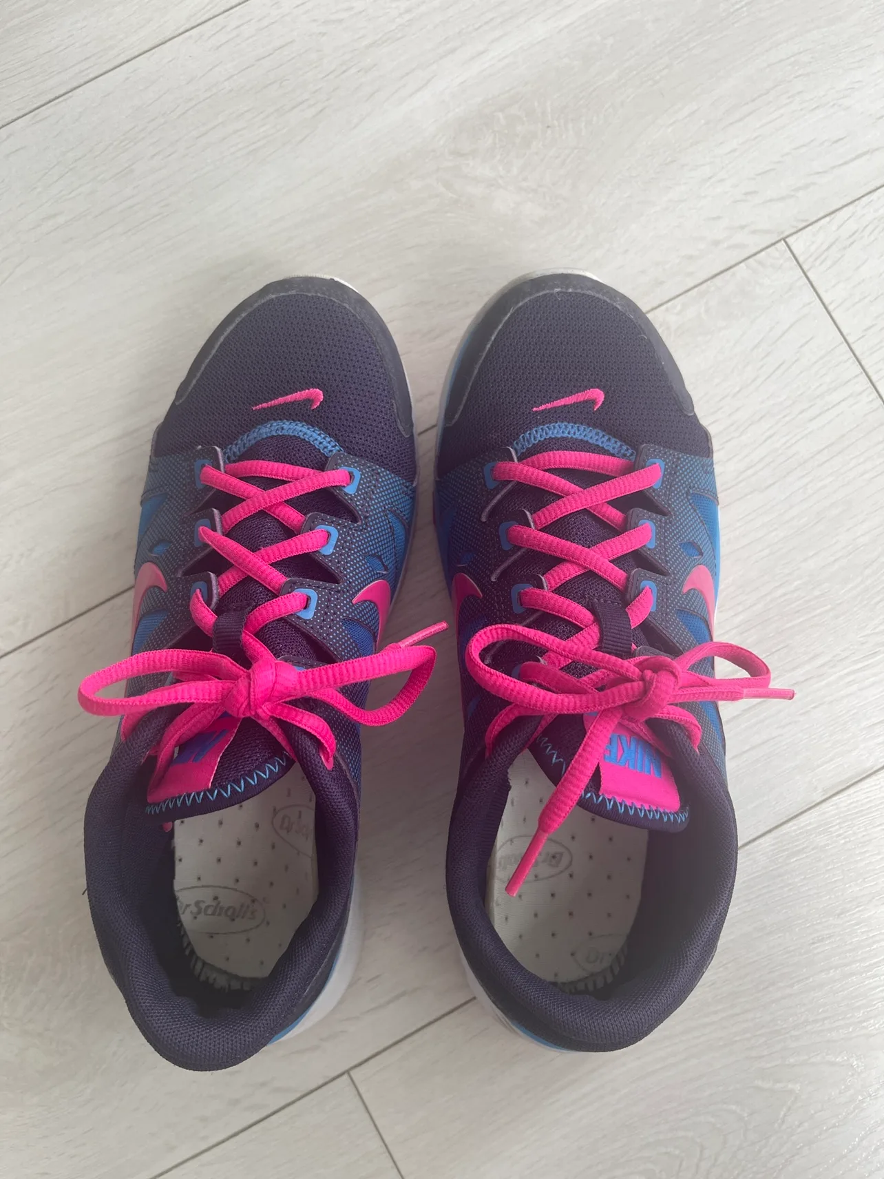 Nike Running Shoes Size 7 US image indicator(3)