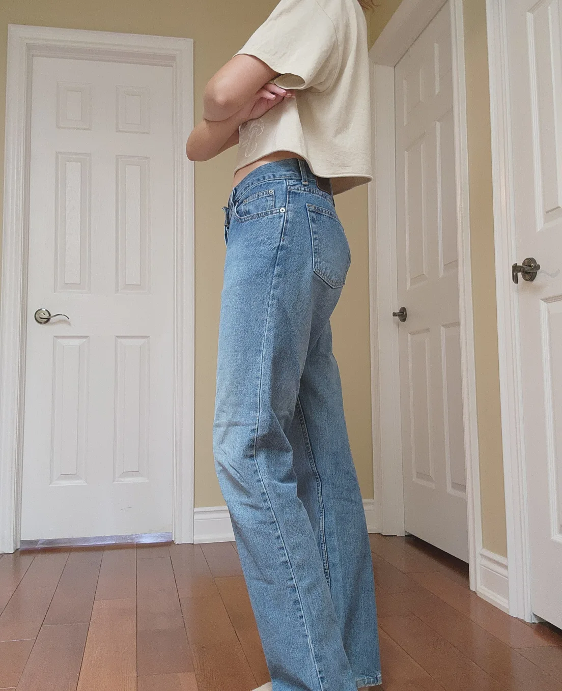 loose fit mid-rise blue jeans image indicator(3)