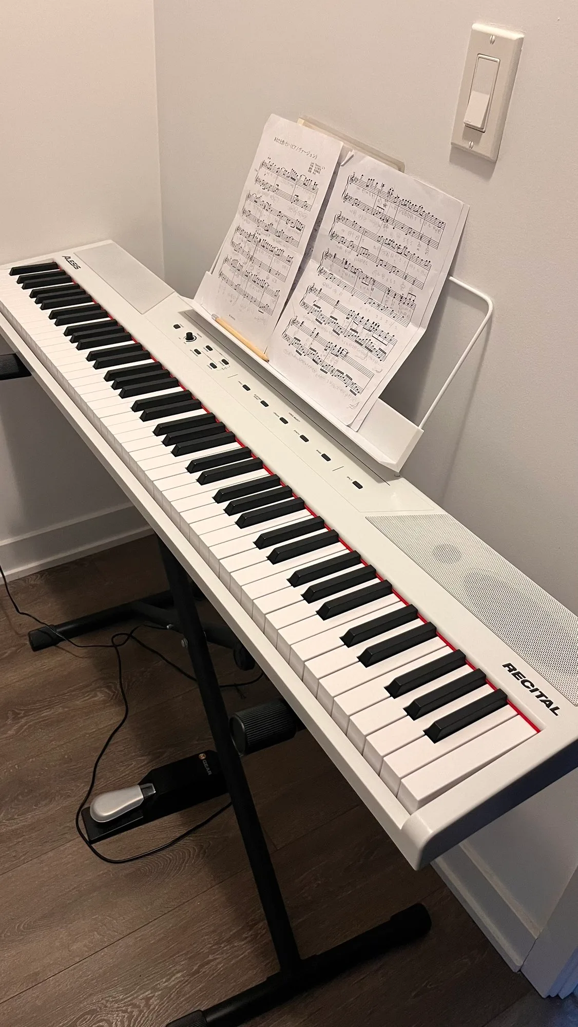 88 key digital piano keyboard thumbnail