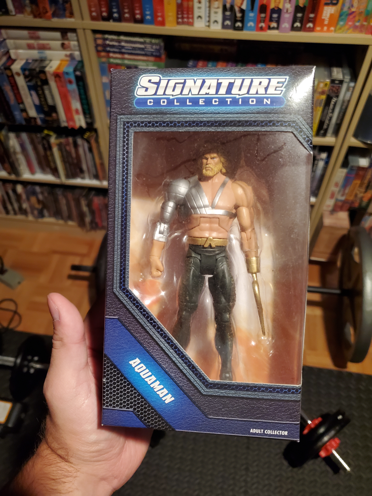 Aquaman Signature Collection Action Figure