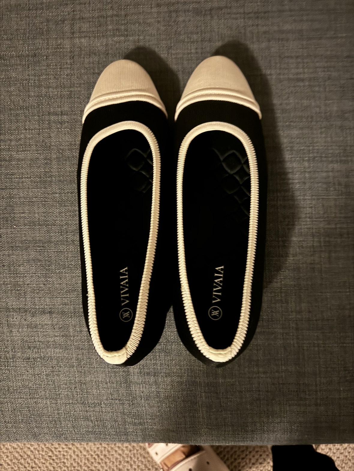 Vivaia Women's Black and White Knit Block Heel Pumps