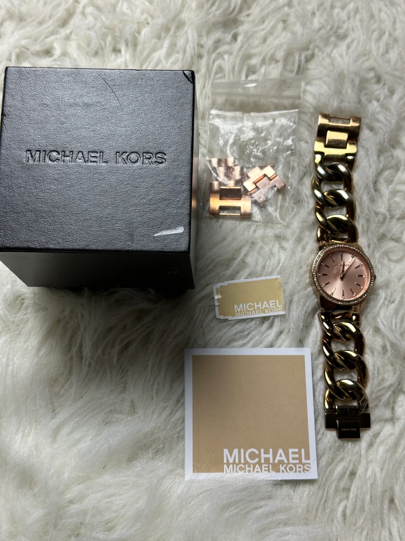 Michael Kors Watch image indicator(2)