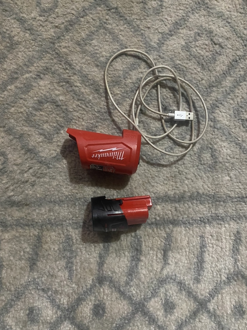 Milwaukee M12 mini compact USB Charger - photo 3