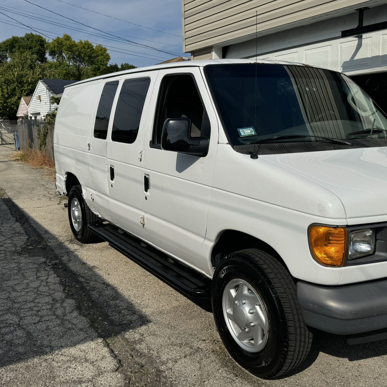 2007 Ford E250 - photo 2