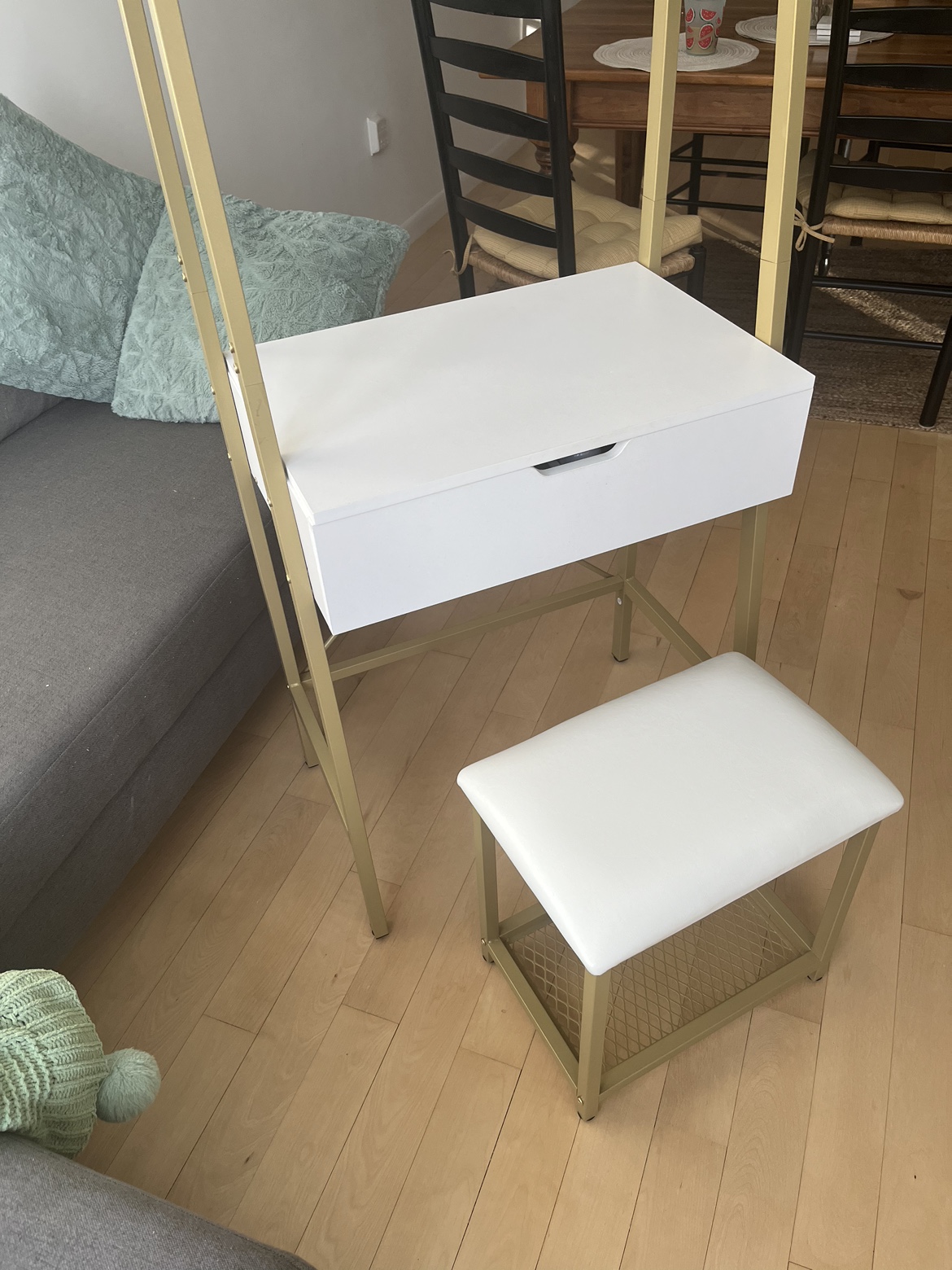White and Gold Vanity Table Set - photo 2