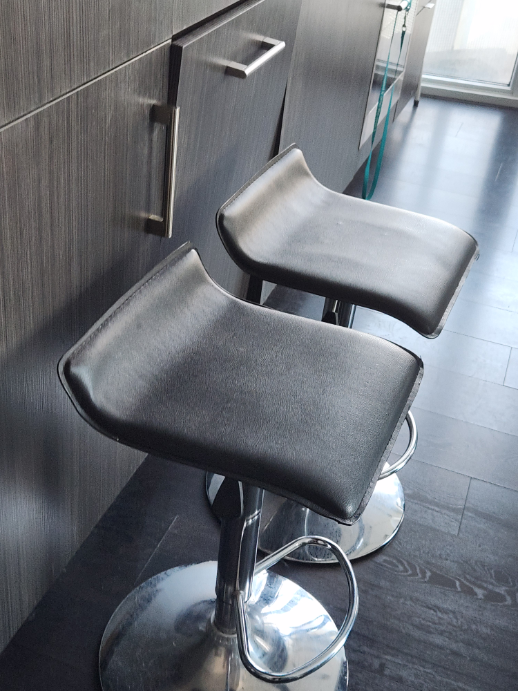 Set of 2 Black and Chrome Swivel Bar Stools - photo 2