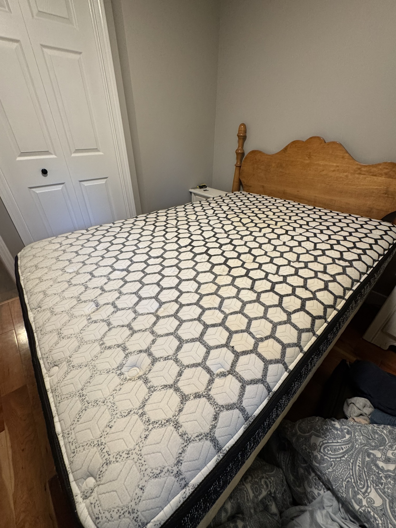 Sleep Country Double Mattress & Box Spring - photo 2