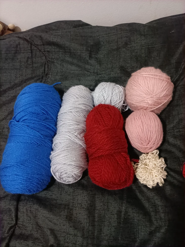 ‼️MOVING SALE‼️Yarn Lot - $5 - photo 2