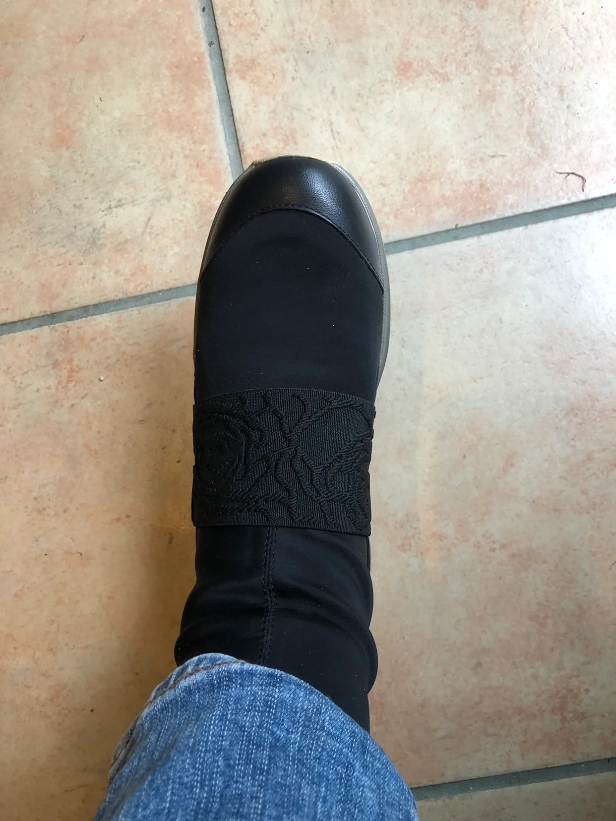 New Taryn Rose nylon booties Sz.9 image indicator(4)