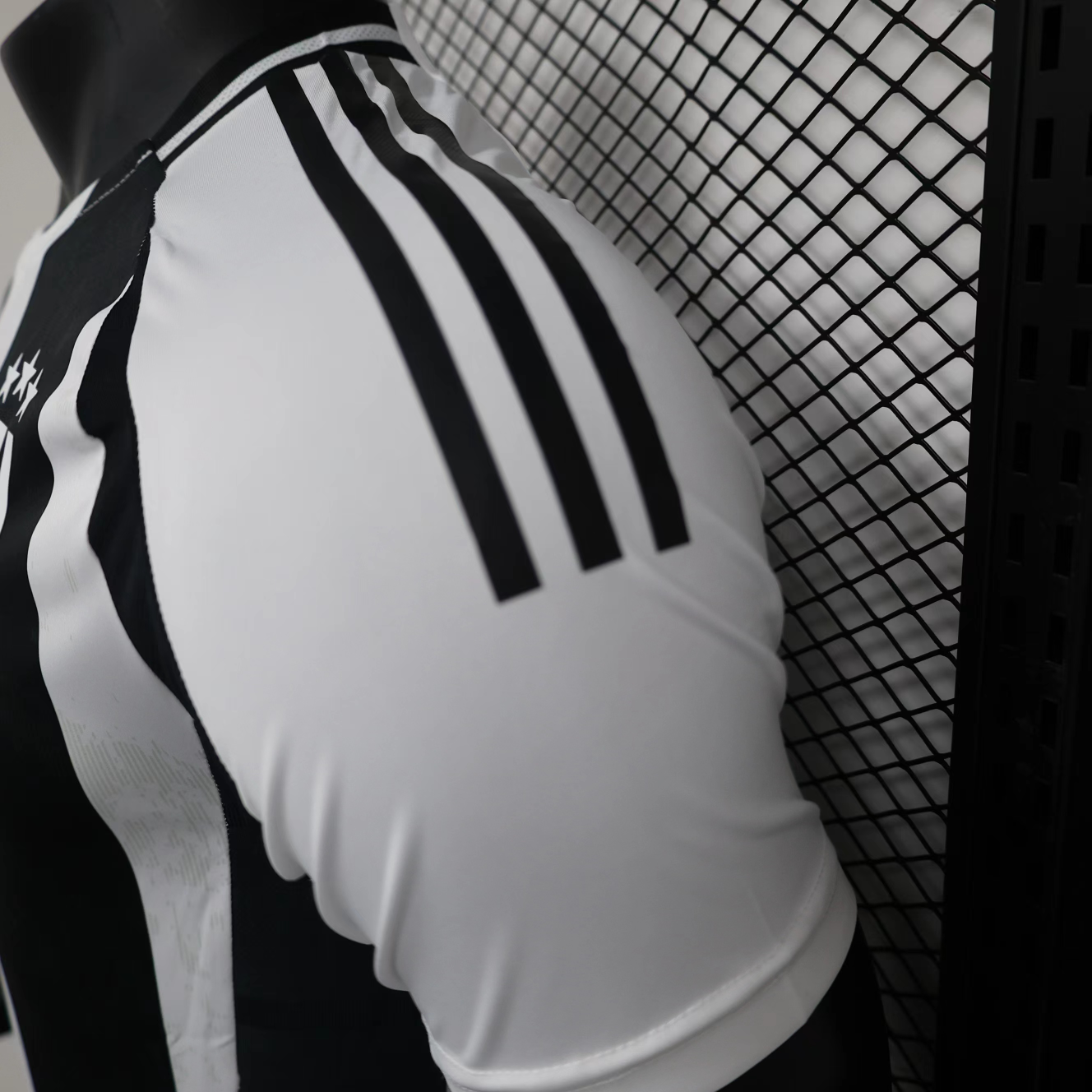 Juventus 24/25 season official jersey - photo 5