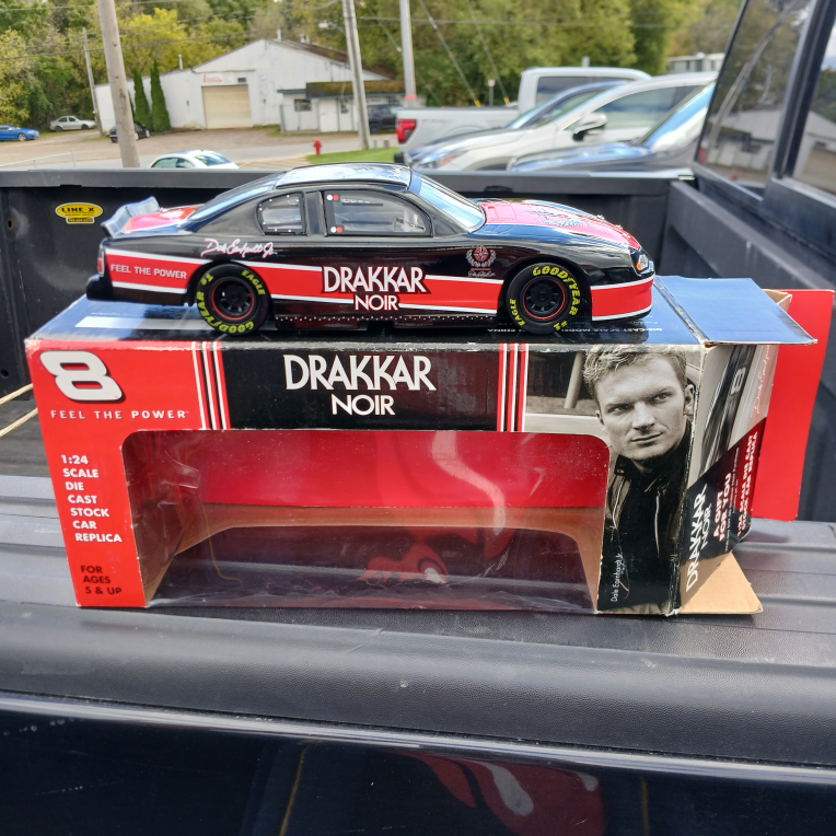 Dale Earnheardt Jr 1/24 Scale Die Cast Stock Car Replica - photo 2