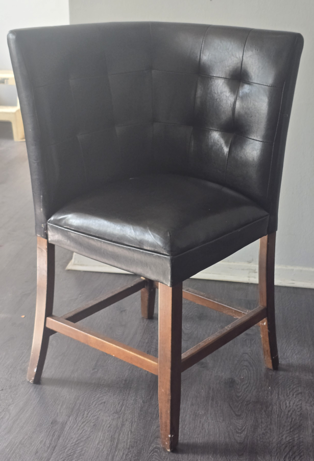 The furniture of america, Chantelle Corner Chair