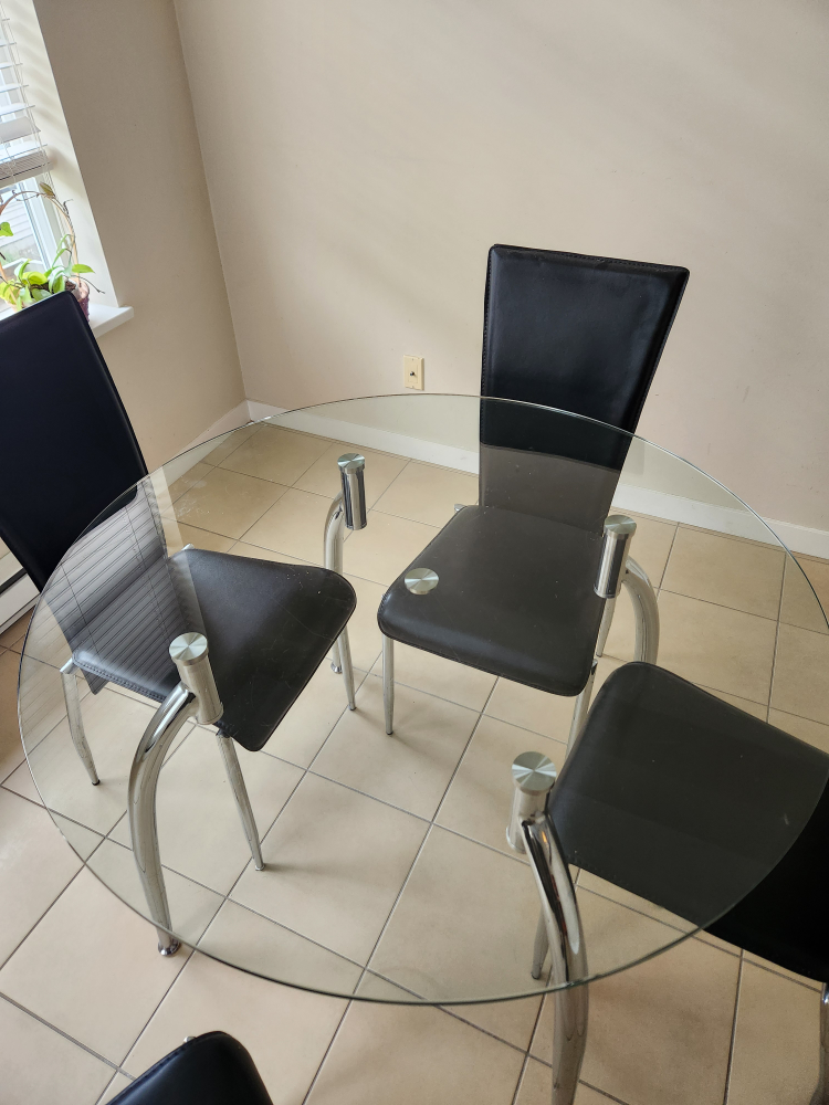 Moving sale!!! Glass dining table and four chairs - photo 2