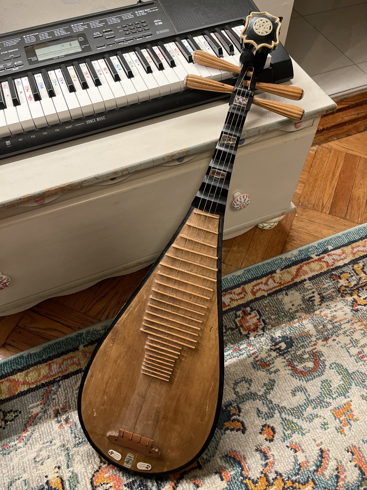 Vintage Chinese Pipa