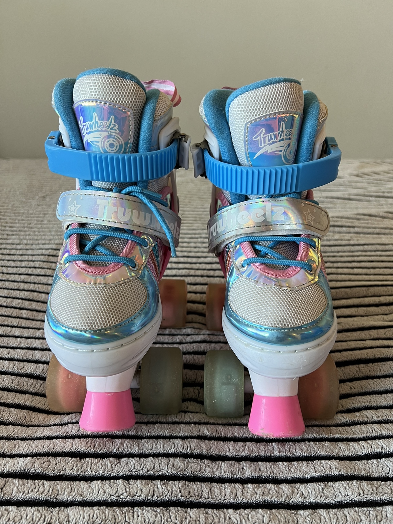 Light Up Roller Skates - photo 3
