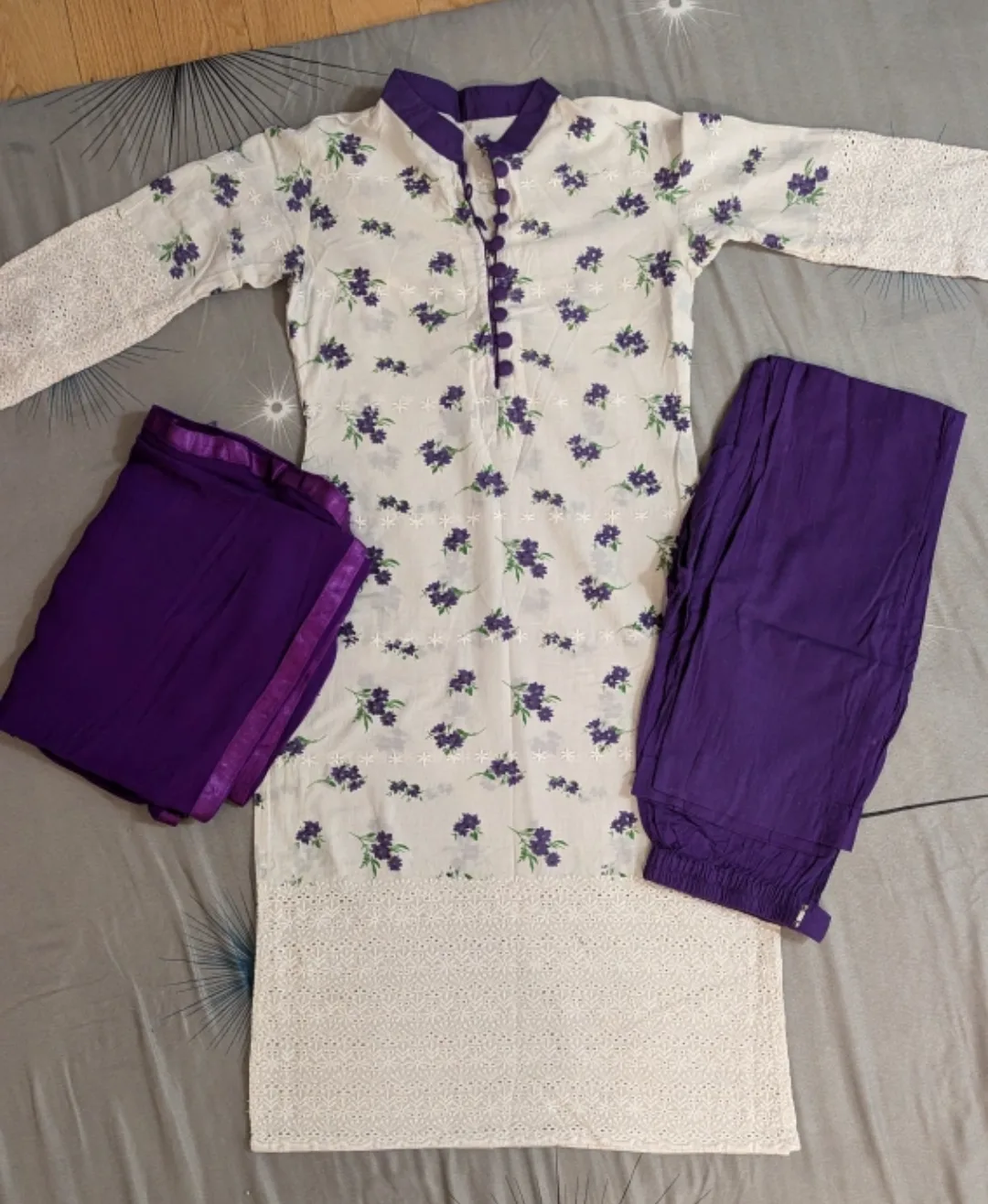 6 Salwar Kameez (Indian dress) image indicator(6)