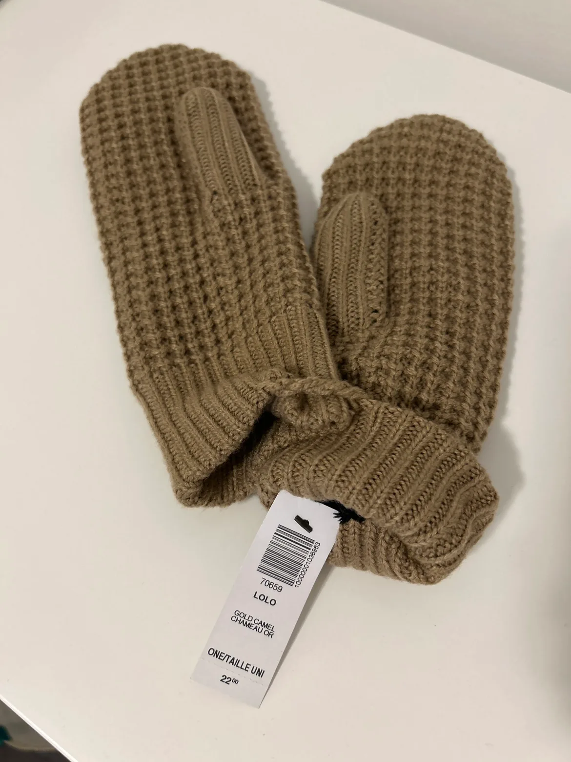 Aritzia knit mittens (new with tag) thumbnail