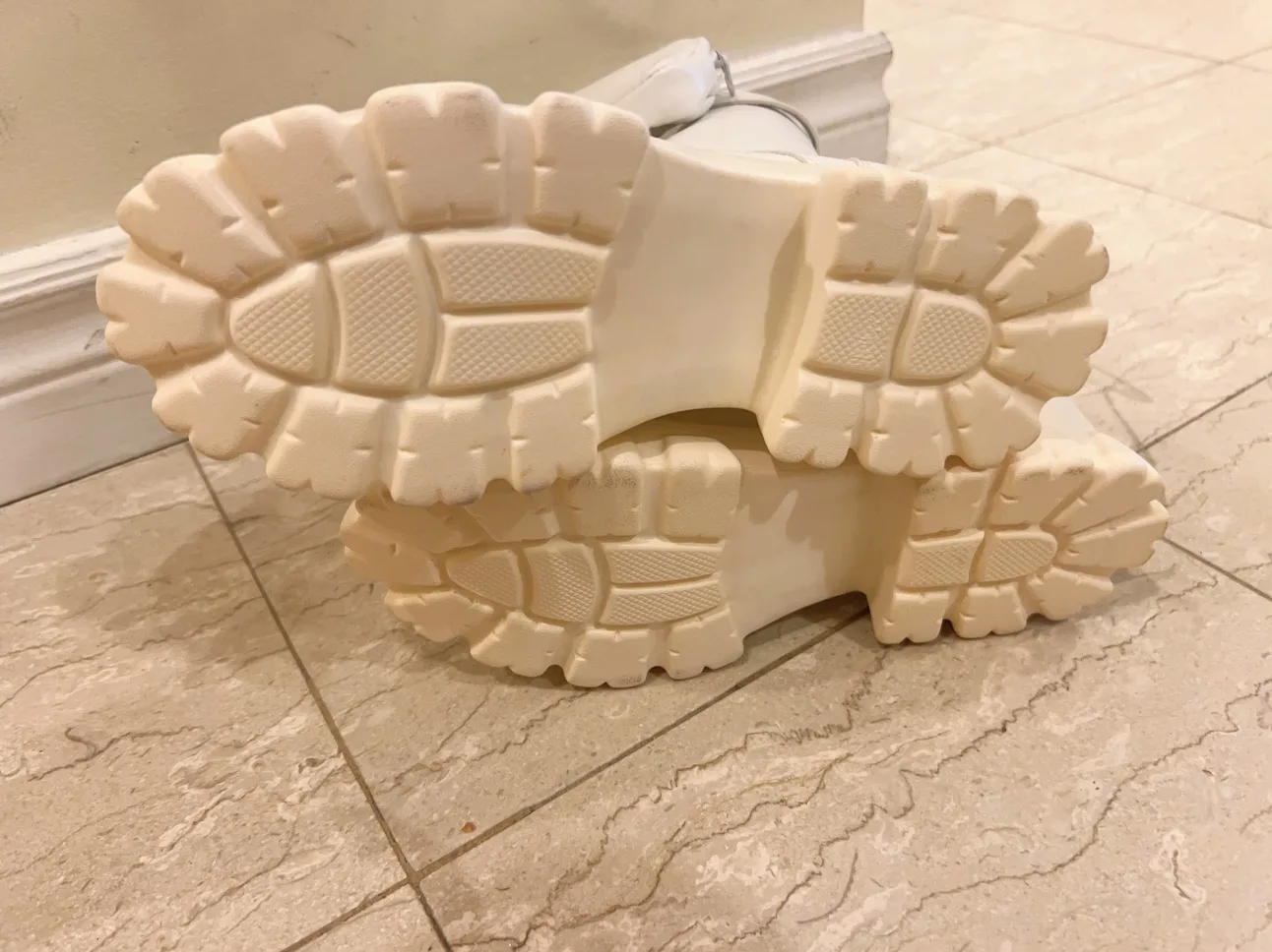 White Platform Boots with Side Pockets image indicator(4)