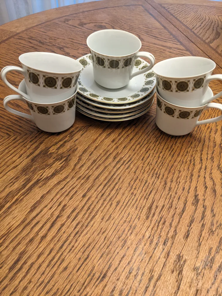 Set of Teacups and Saucers thumbnail